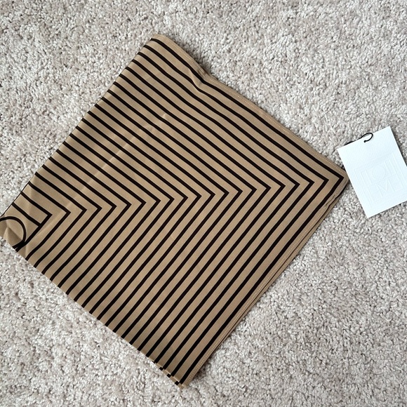 Toteme signature monogram silk scarf - Picture 2 of 16